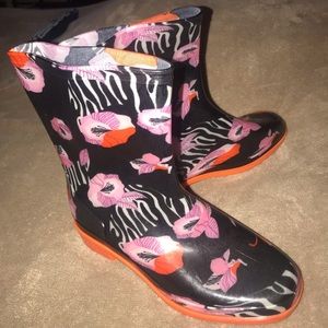 Fabulous Printed Color Rain Boots Size 6  NWT